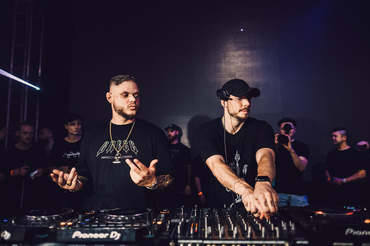 Loading... just a sec